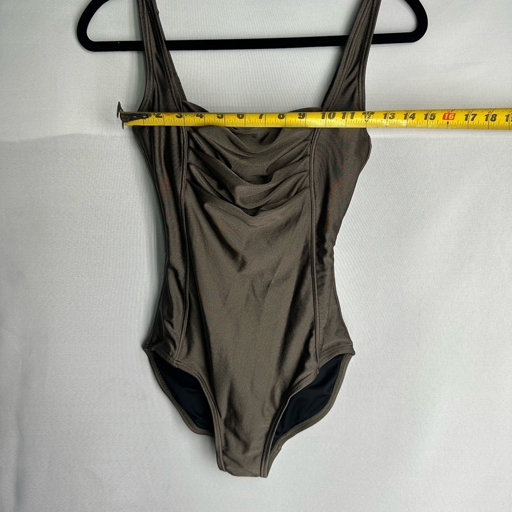 Calvin Klein Elegant One-Piece Swimsuit size 4 pre owned Exellent condition - Picture 2 of 8